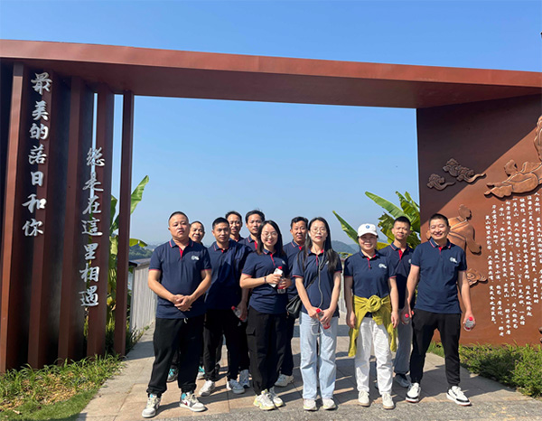 邦林熱熔膠：徒步青山湖，團(tuán)建展風(fēng)采